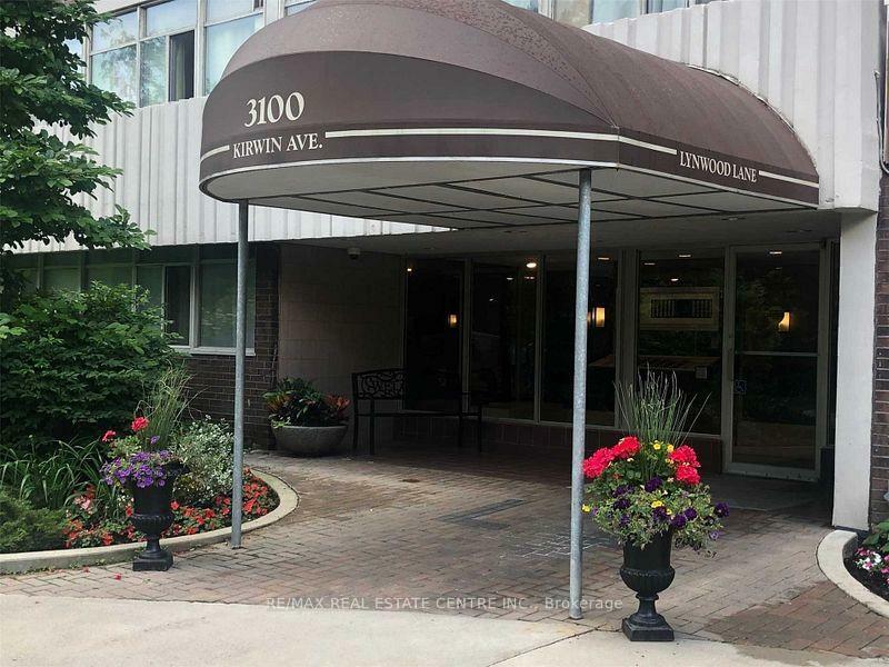 Property Photo: 3100 Kirwin Avenue 704 ON L5A 3S6