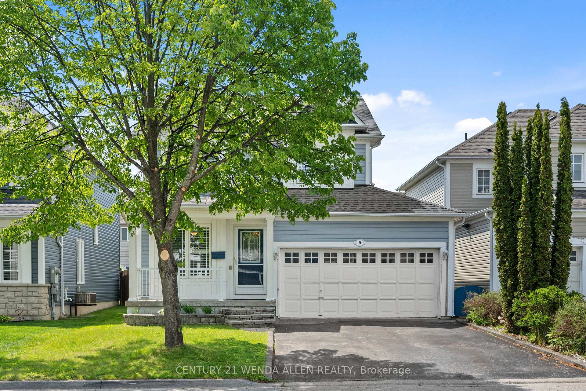 Property Photo: 9 Rosemeadow Crescent ON L1B 1R3