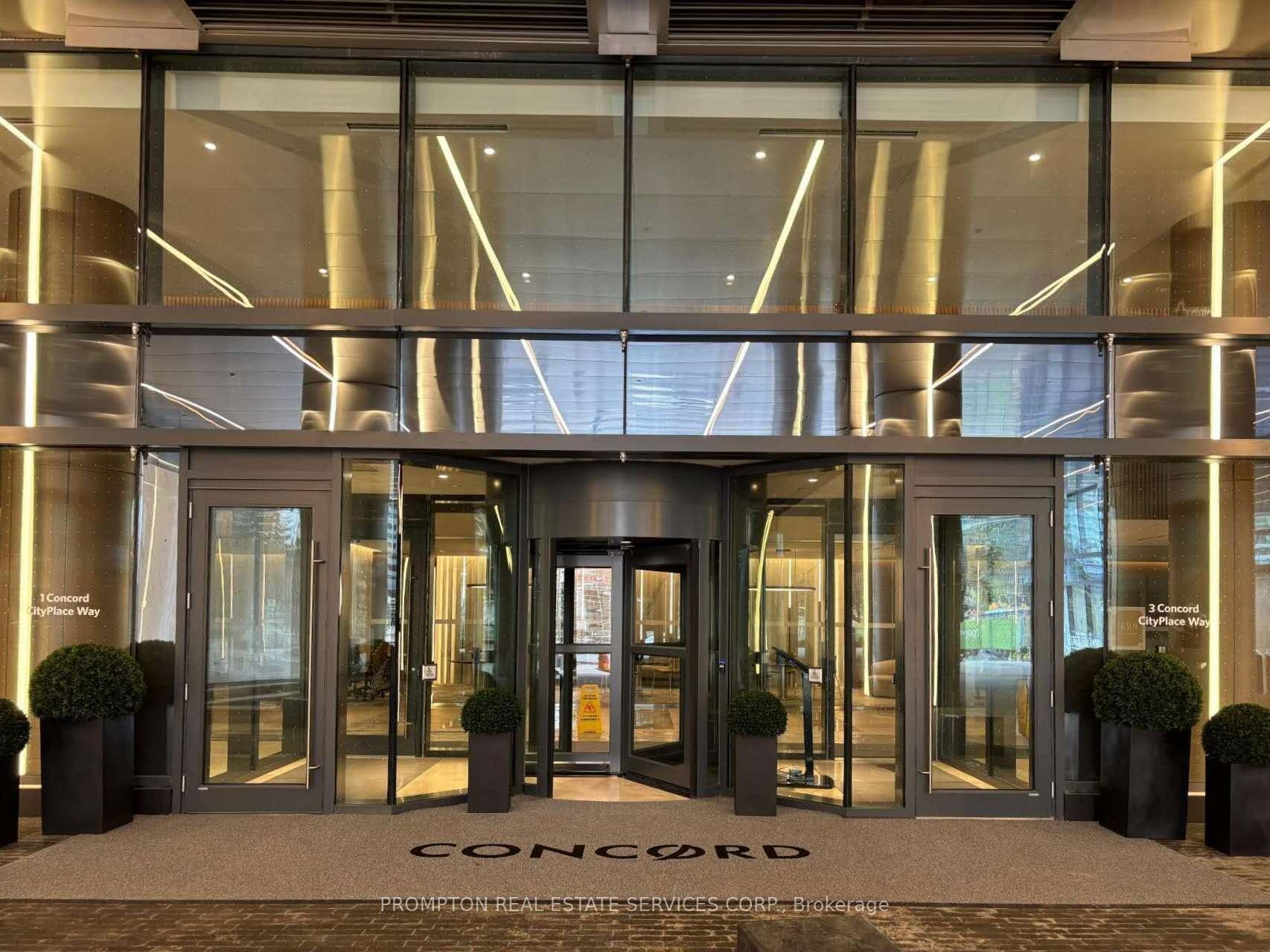 Property Photo:  3 Concord Cityplace Way 727  ON M5V 0X4 