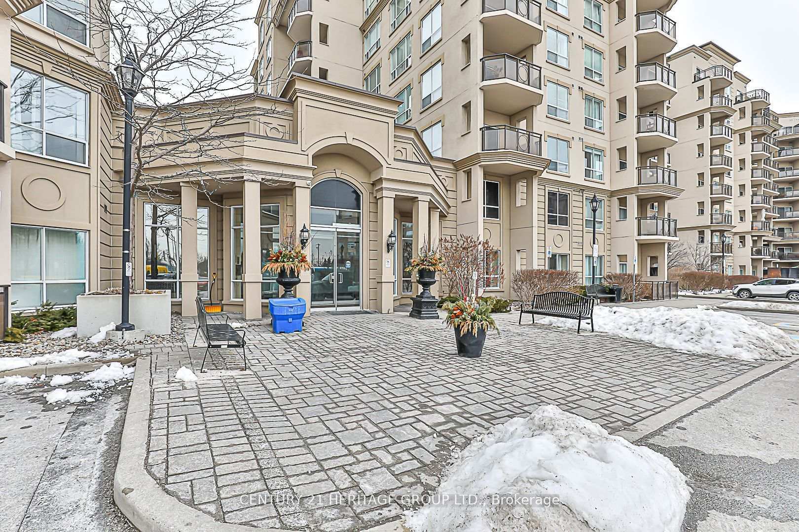 Property Photo: 8 Maison Parc Court 305 ON L4J 9K5
