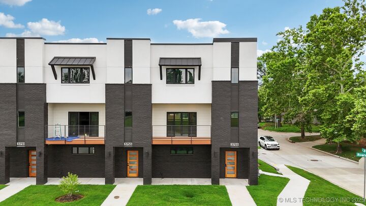 Property Photo:  3755 S Riverside Drive 3755  OK 74105 