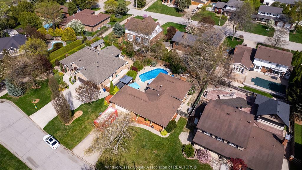 555 Collier Crescent  Tecumseh ON N8N 3J4 photo