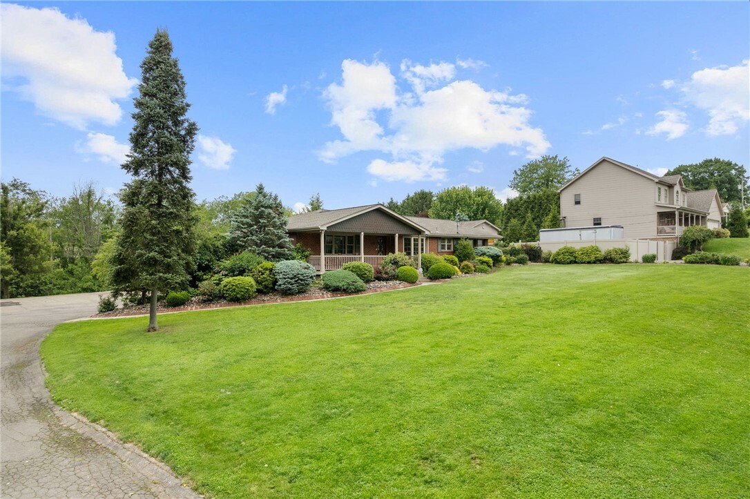 Property Photo: 221 Moody Rd PA 15126