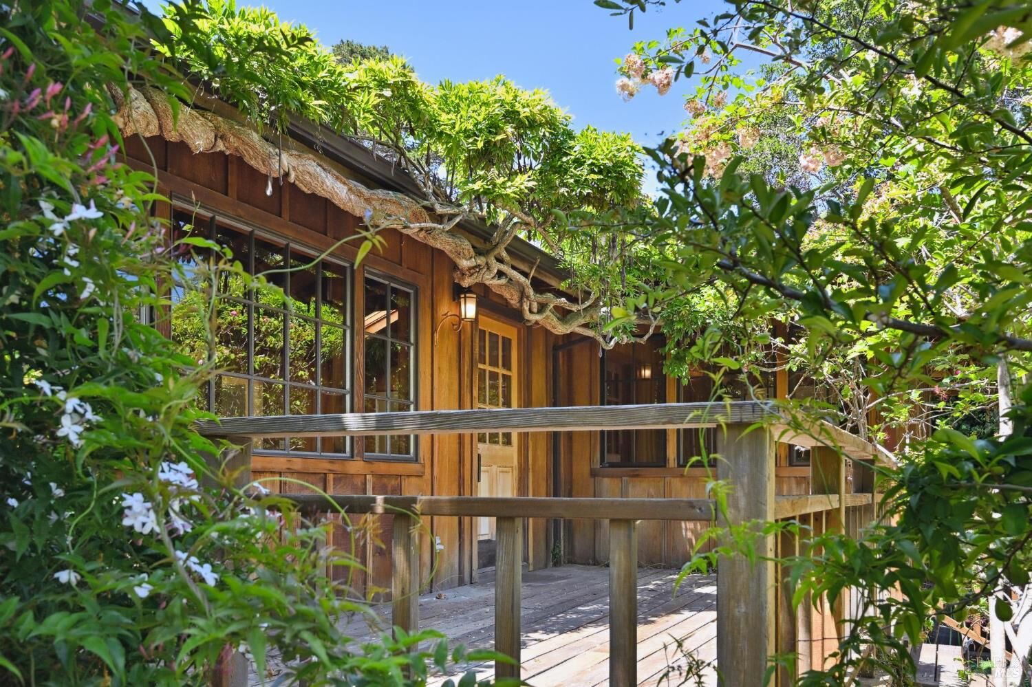 Property Photo:  1 Drake Way  CA 94937 