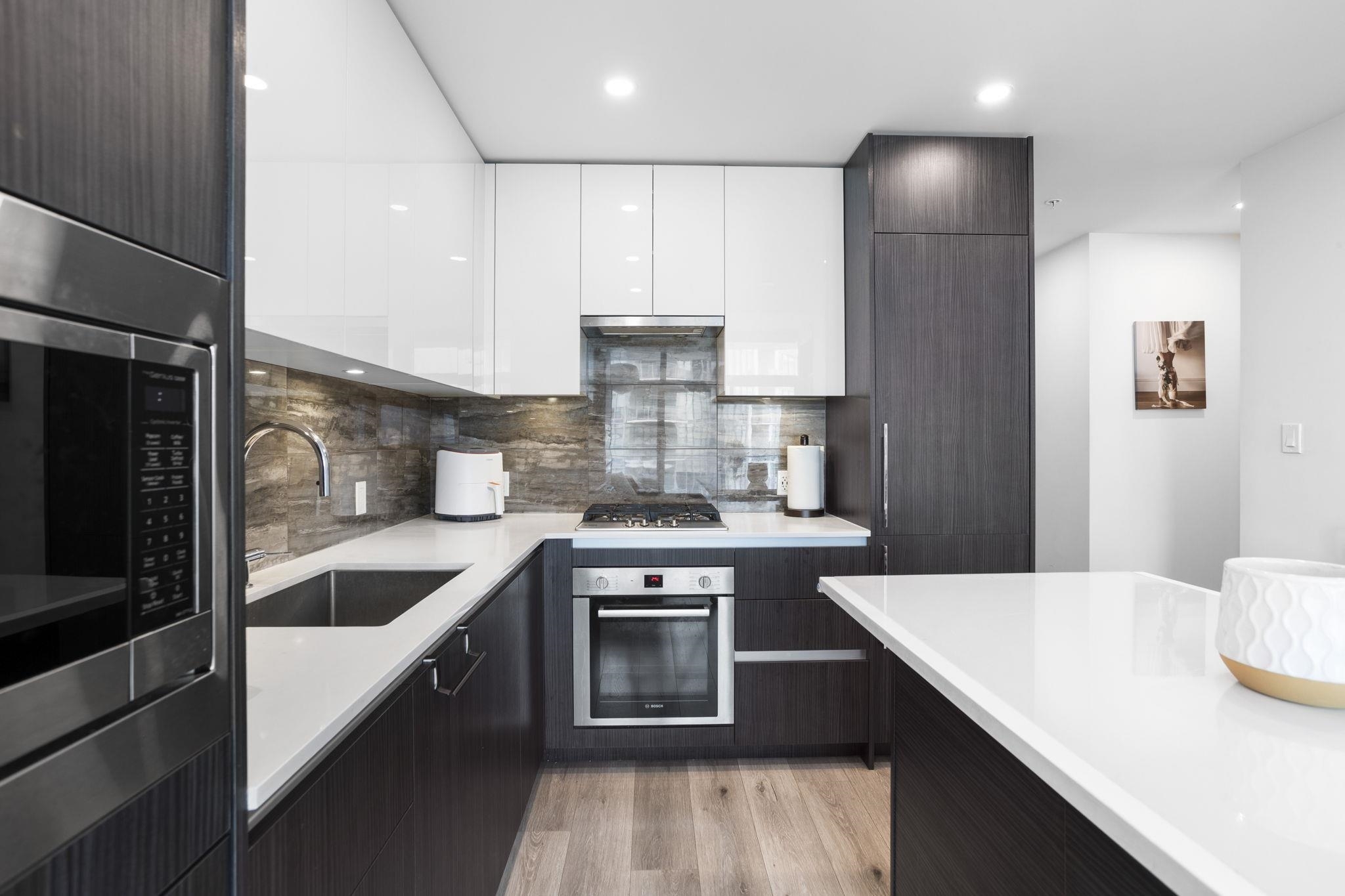 Property Photo: 1888 Gilmore Avenue 2209 BC V5C 0L2