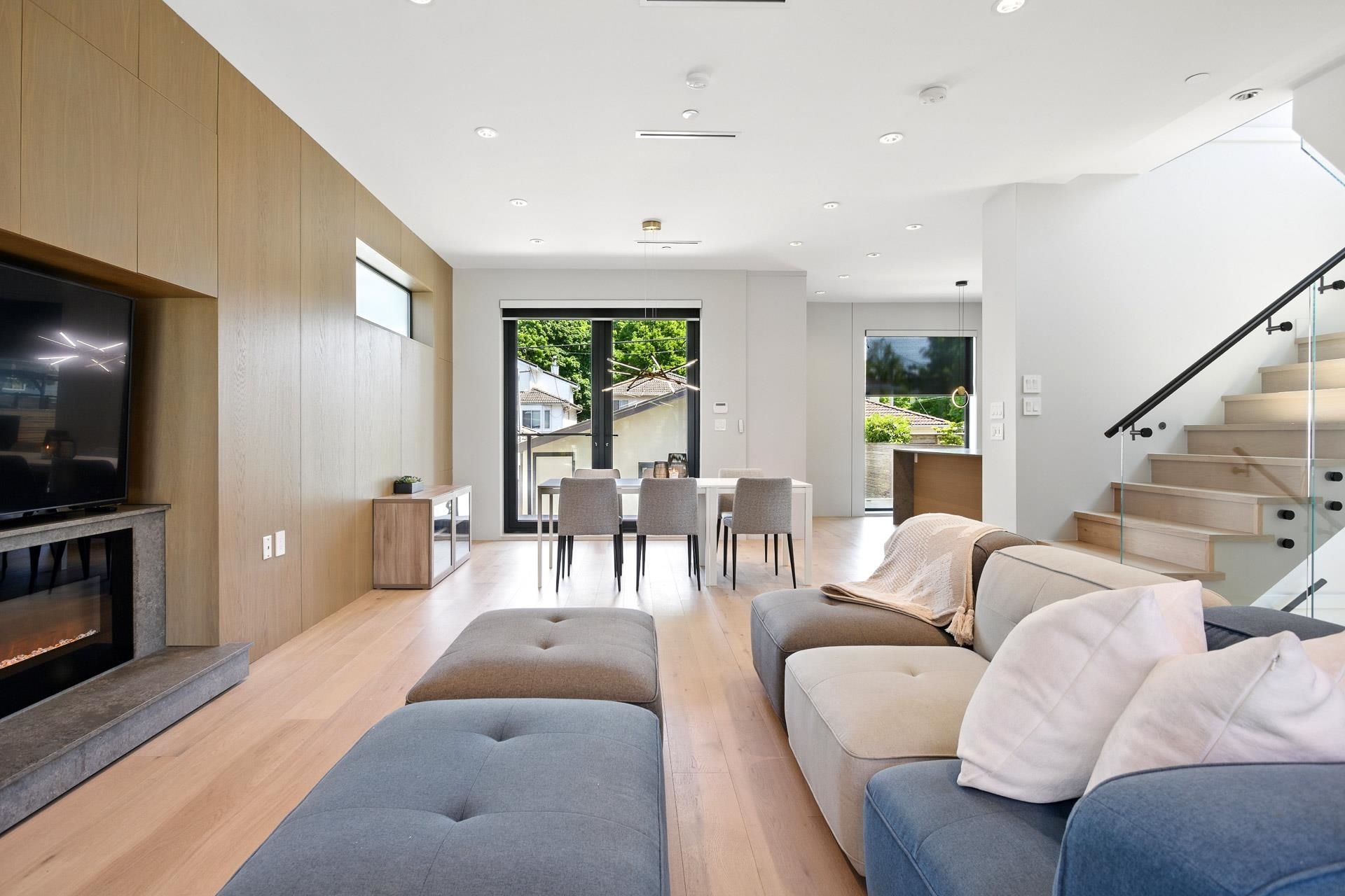 Photo de la propriété: 5086 Ross Street BC V5W 3K5
