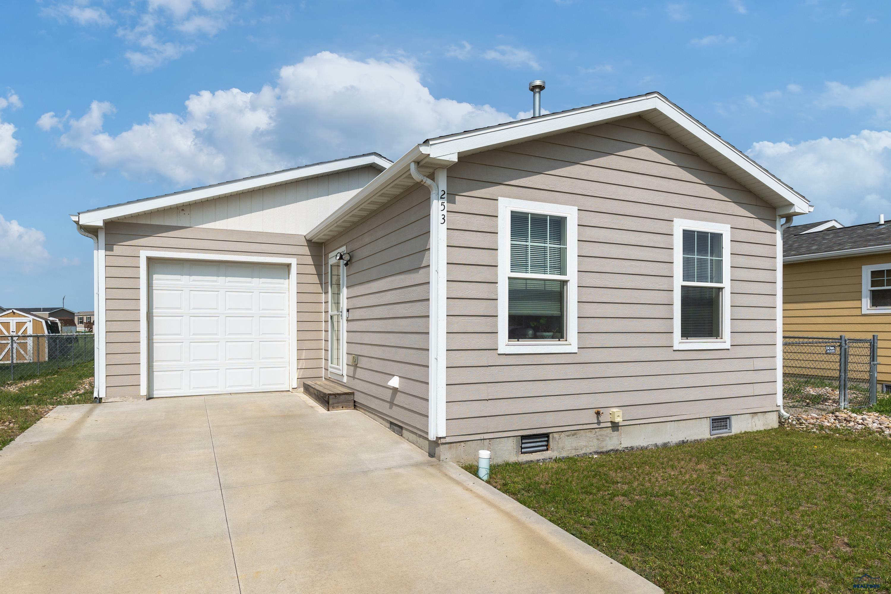 Property Photo: 253 Trenton Ln SD 57719