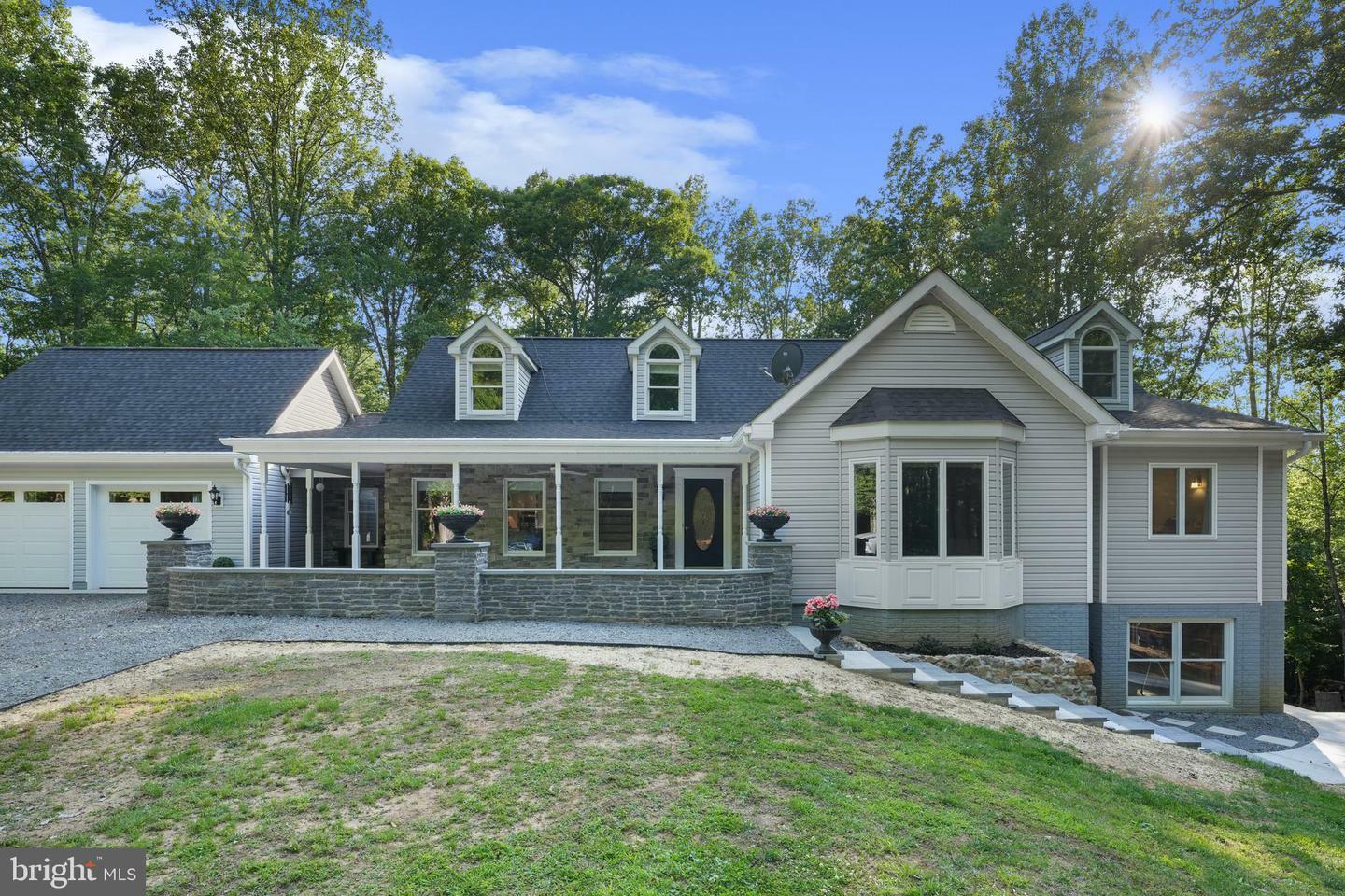 Property Photo: 7006 Tapps Ford Road VA 20106