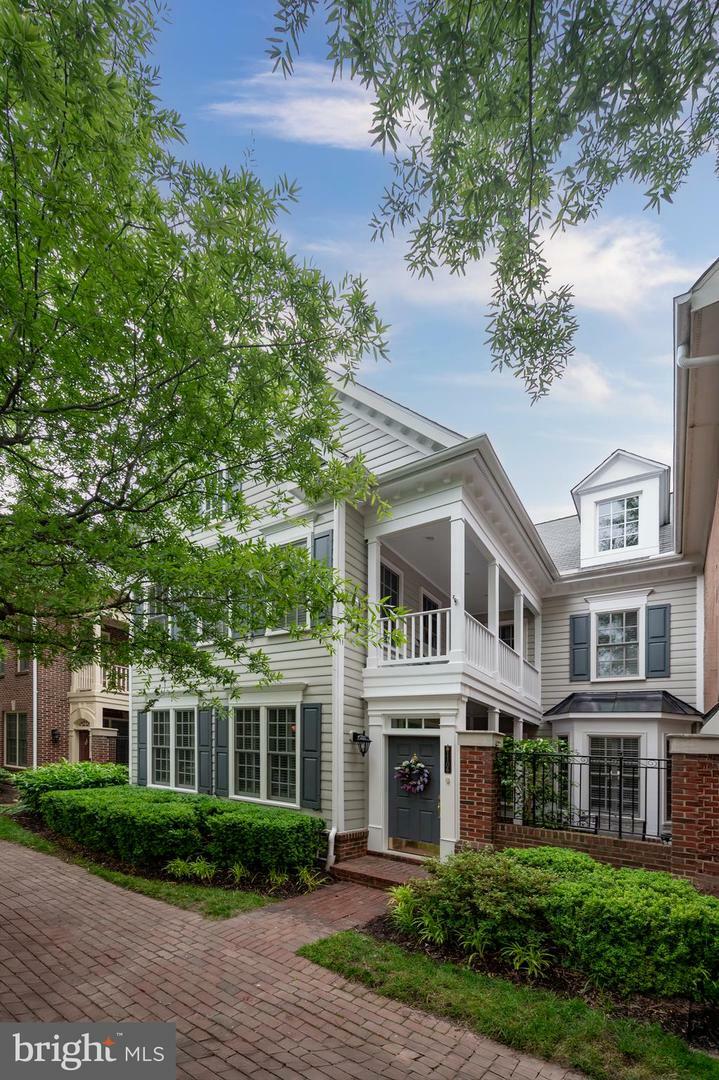 Property Photo: 1106 Roundhouse Lane VA 22314