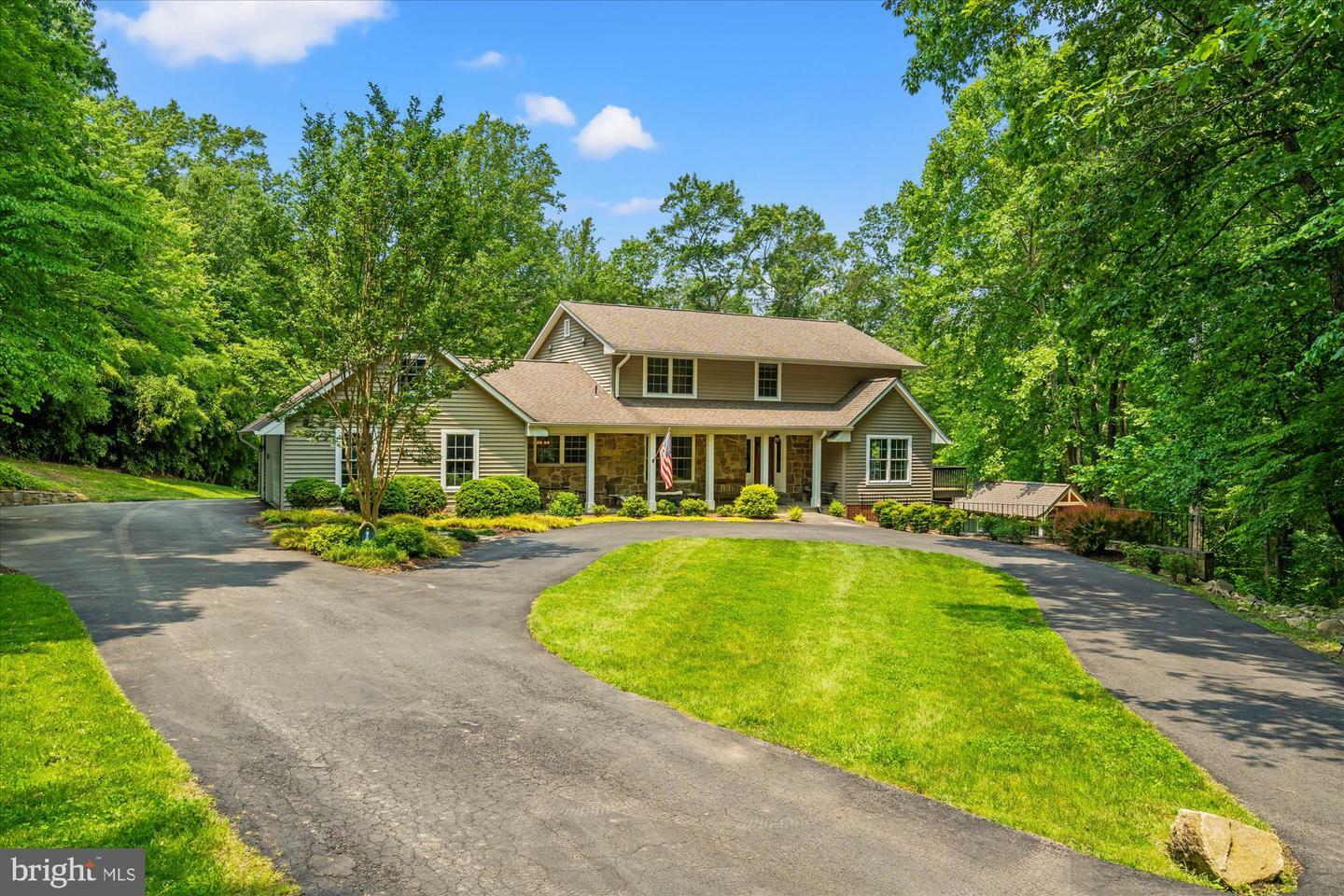 Property Photo:  8112 Vista Point Lane  VA 22039 