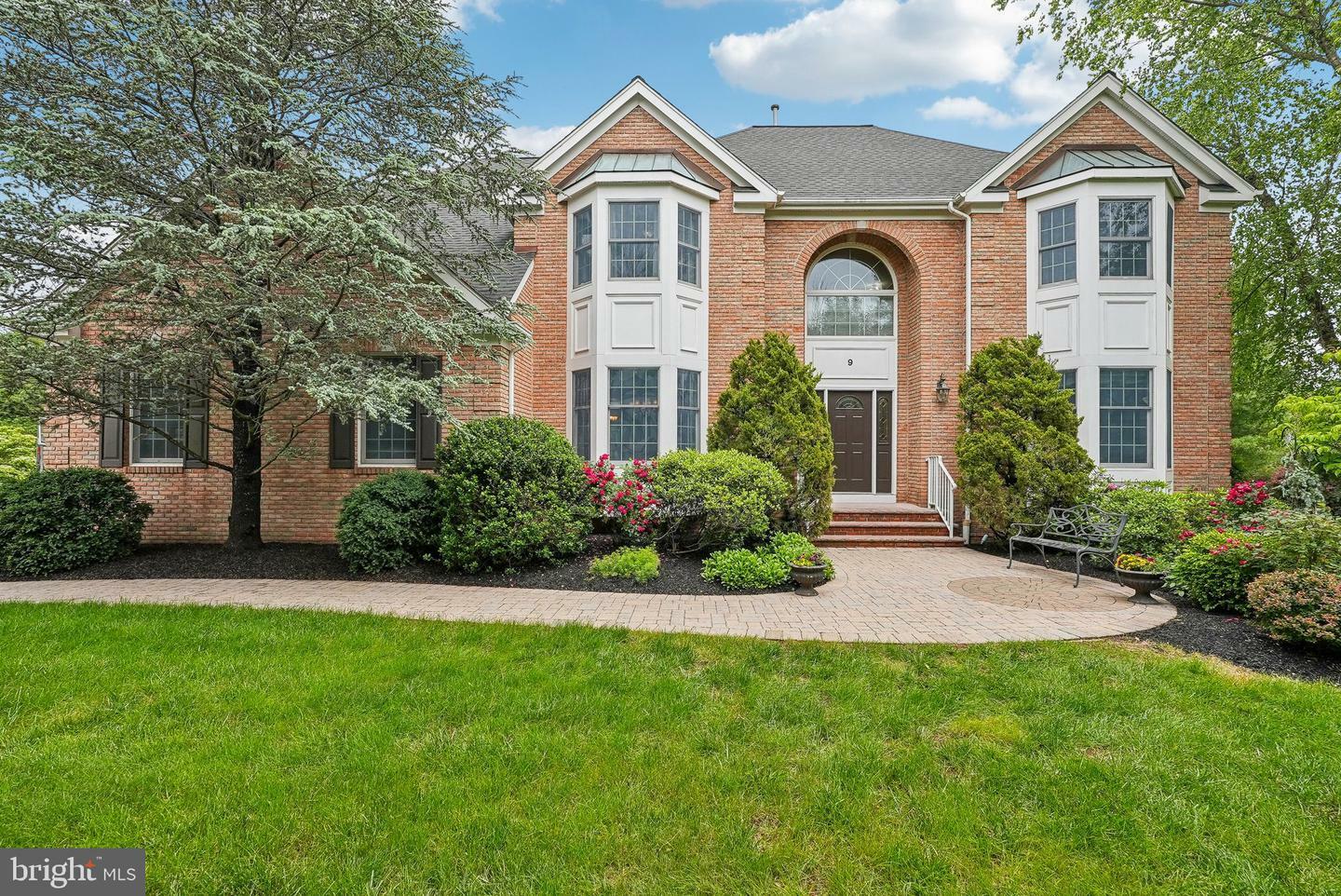 Property Photo:  9 Labaw Way  NJ 08502 