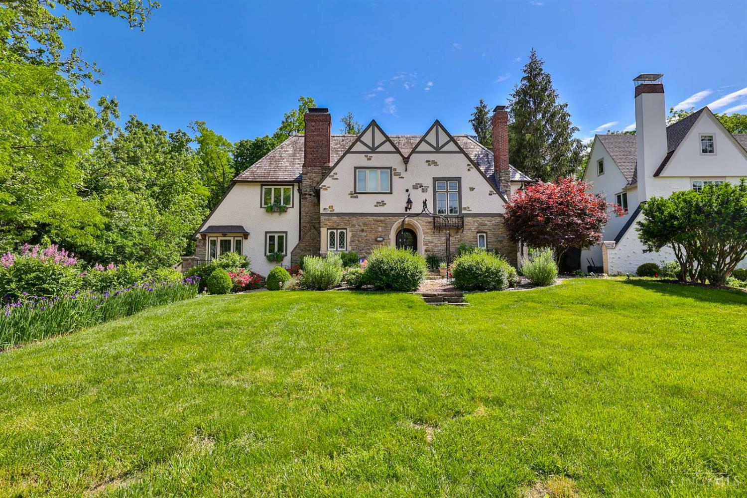 3075 Victoria Avenue  Cincinnati OH 45208 photo