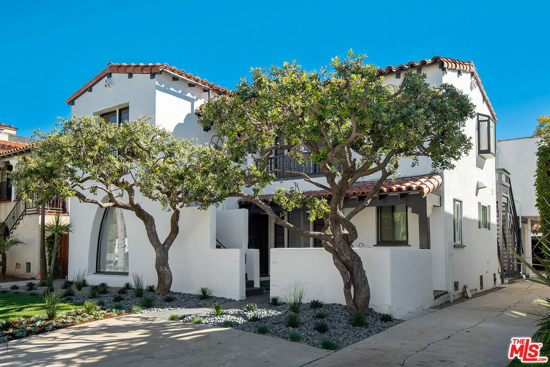 Property Photo:  426 S Bedford Dr  CA 90212 