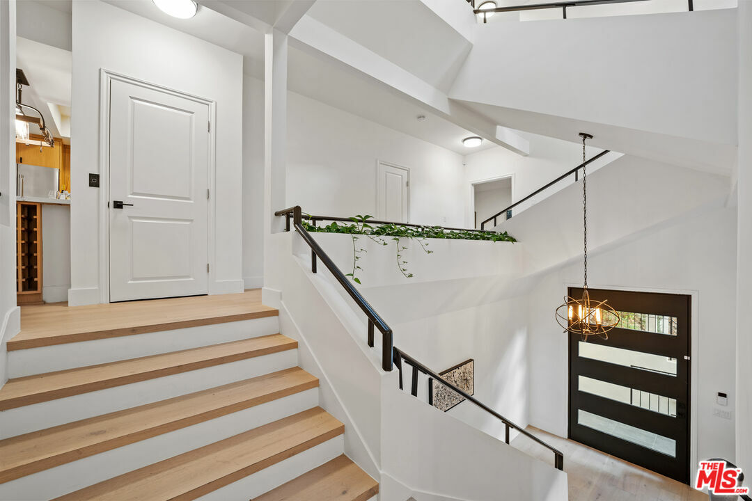 Property Photo: 4148 Sunswept Dr CA 91604