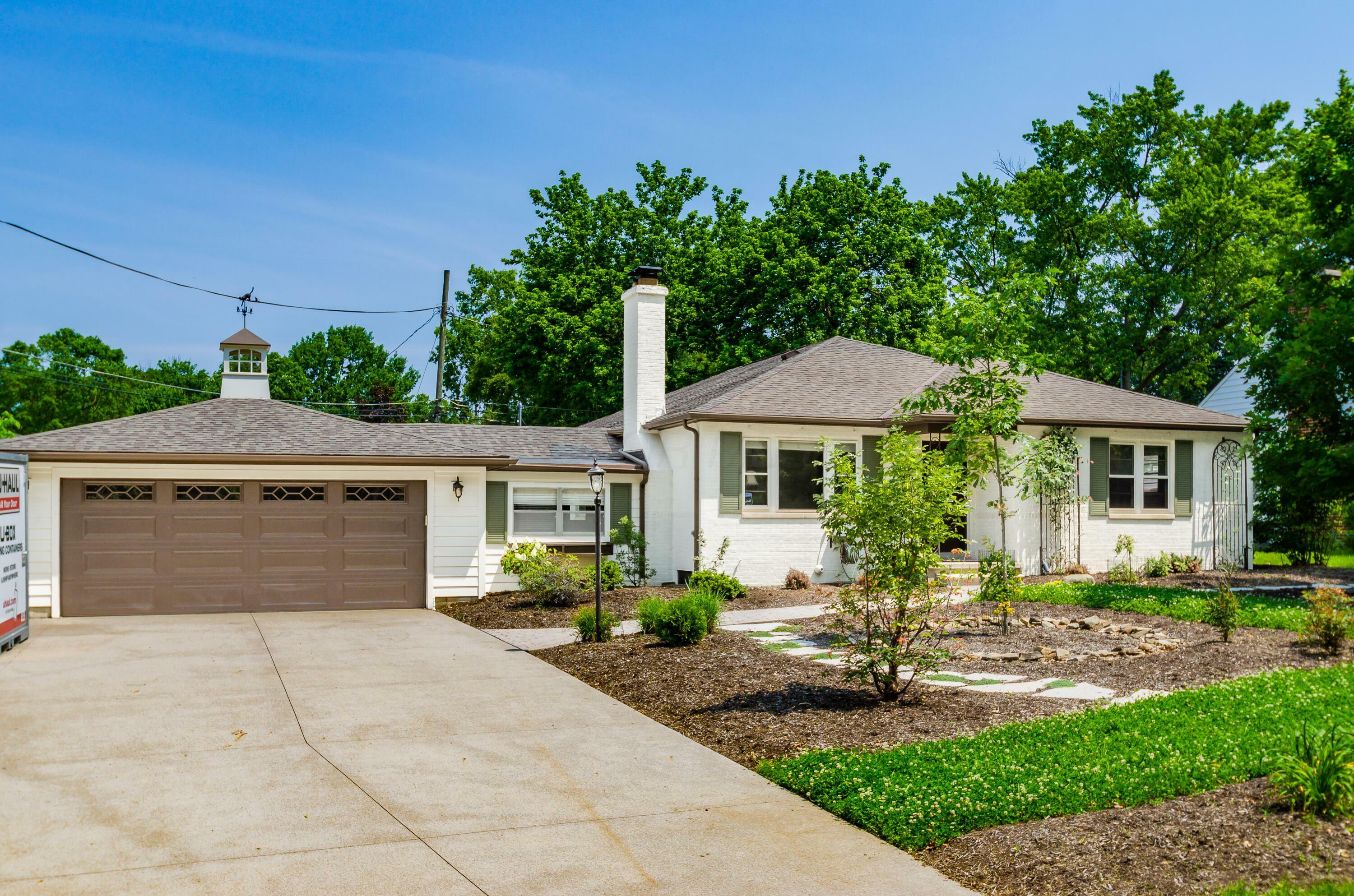 Property Photo: 410 Acton Road OH 43214