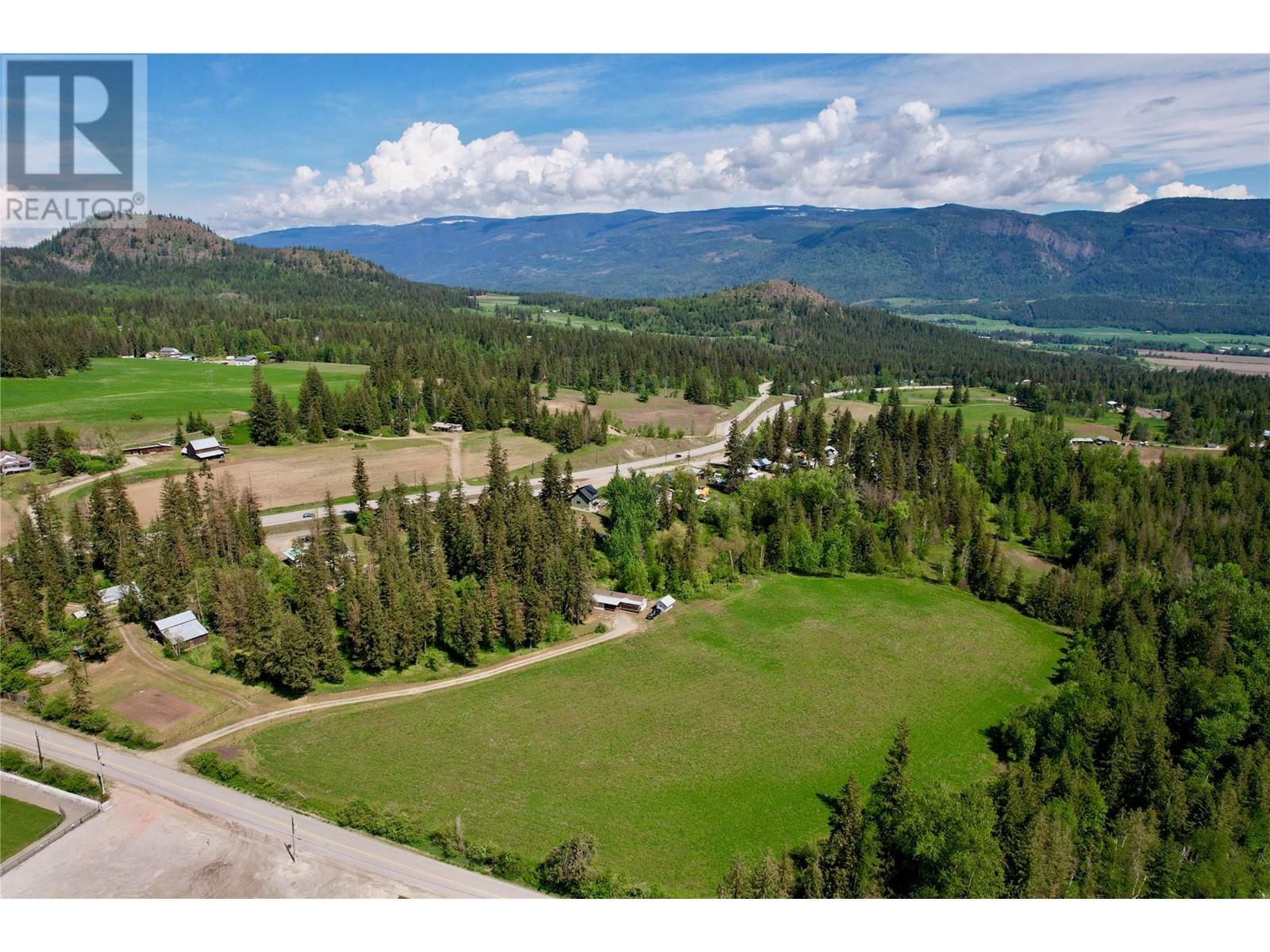 Photo de la propriété: 11 Gardom Lake Road BC V0E 1V2