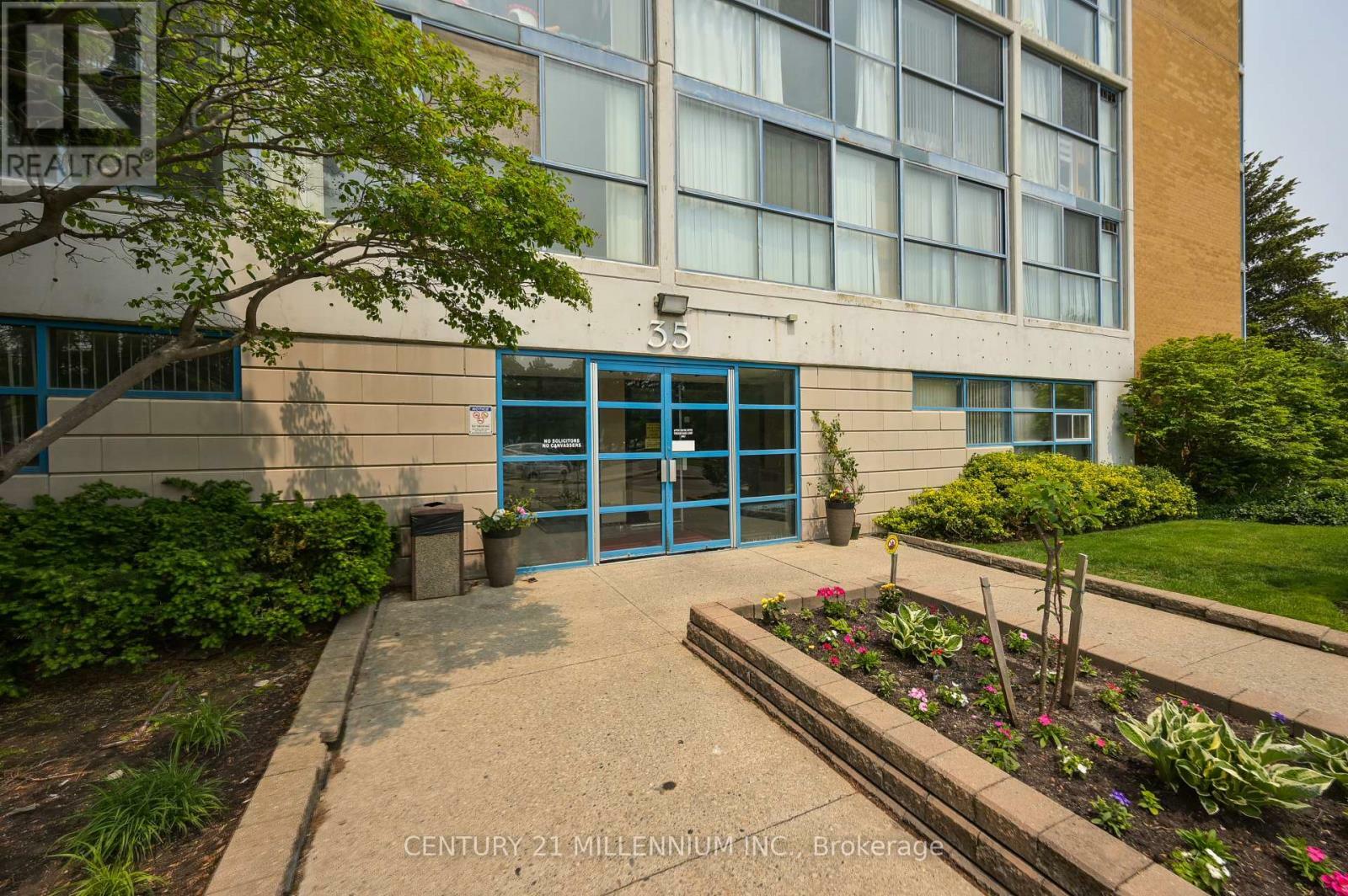 Property Photo: 35 Trailwood Drive 913 ON L4Z 3L6