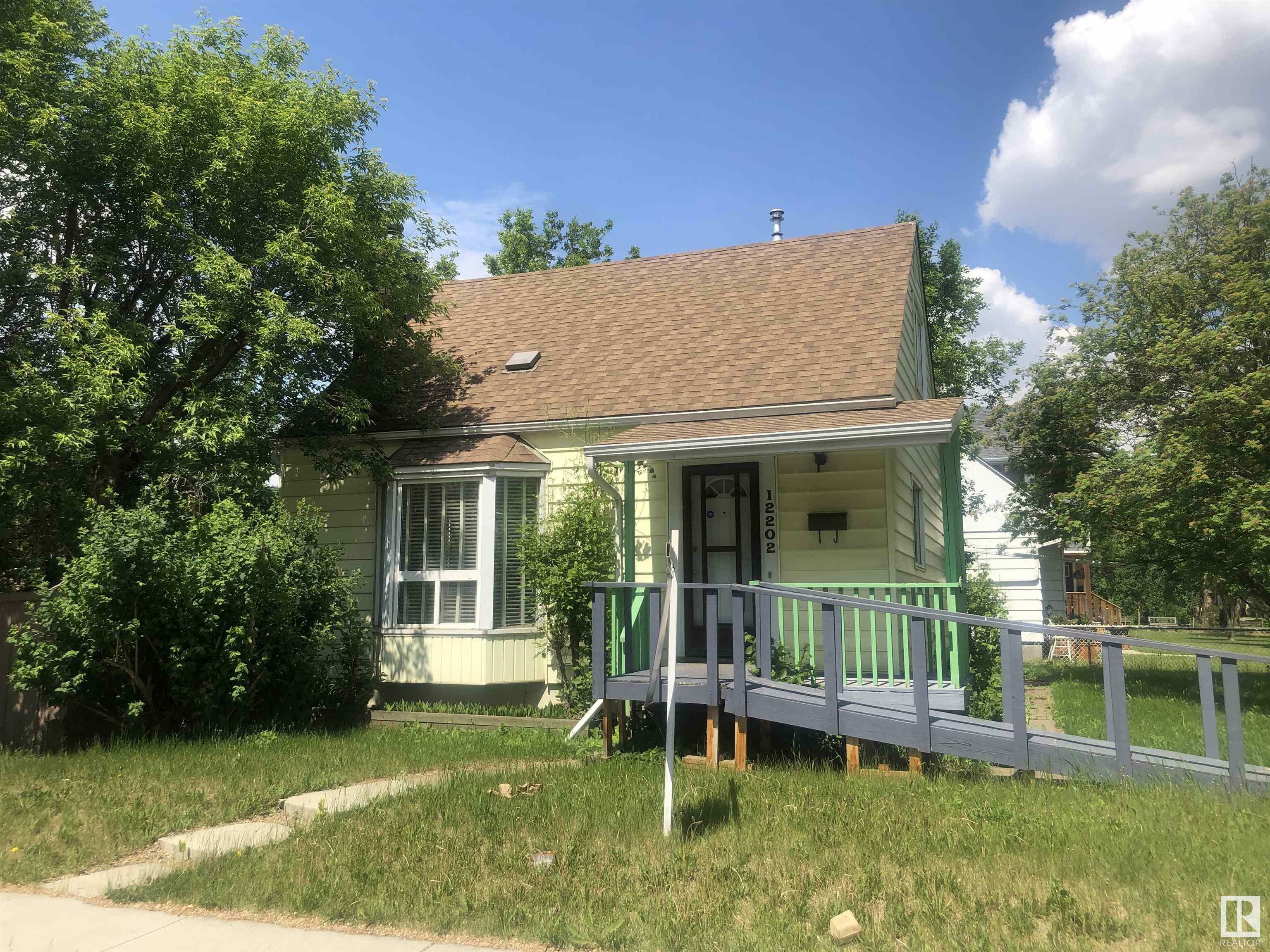 12202 105 Street NW  Edmonton AB T5G 2N8 photo