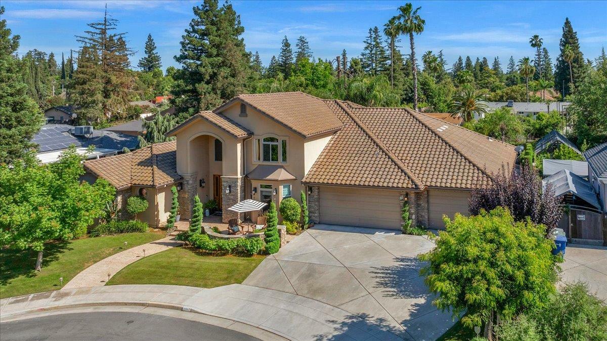 Property Photo: 2707 W Menlo Avenue CA 93711