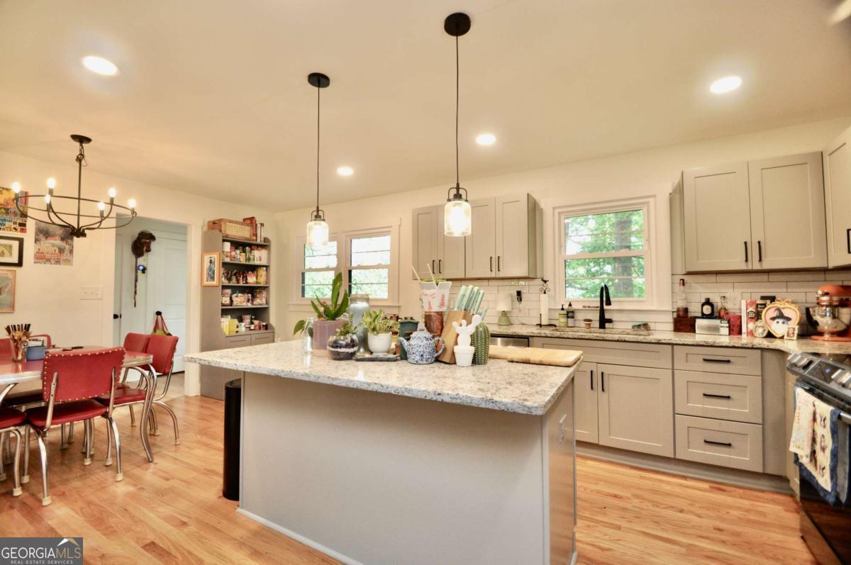 Property Photo: 225 Sherwood Drive GA 30606