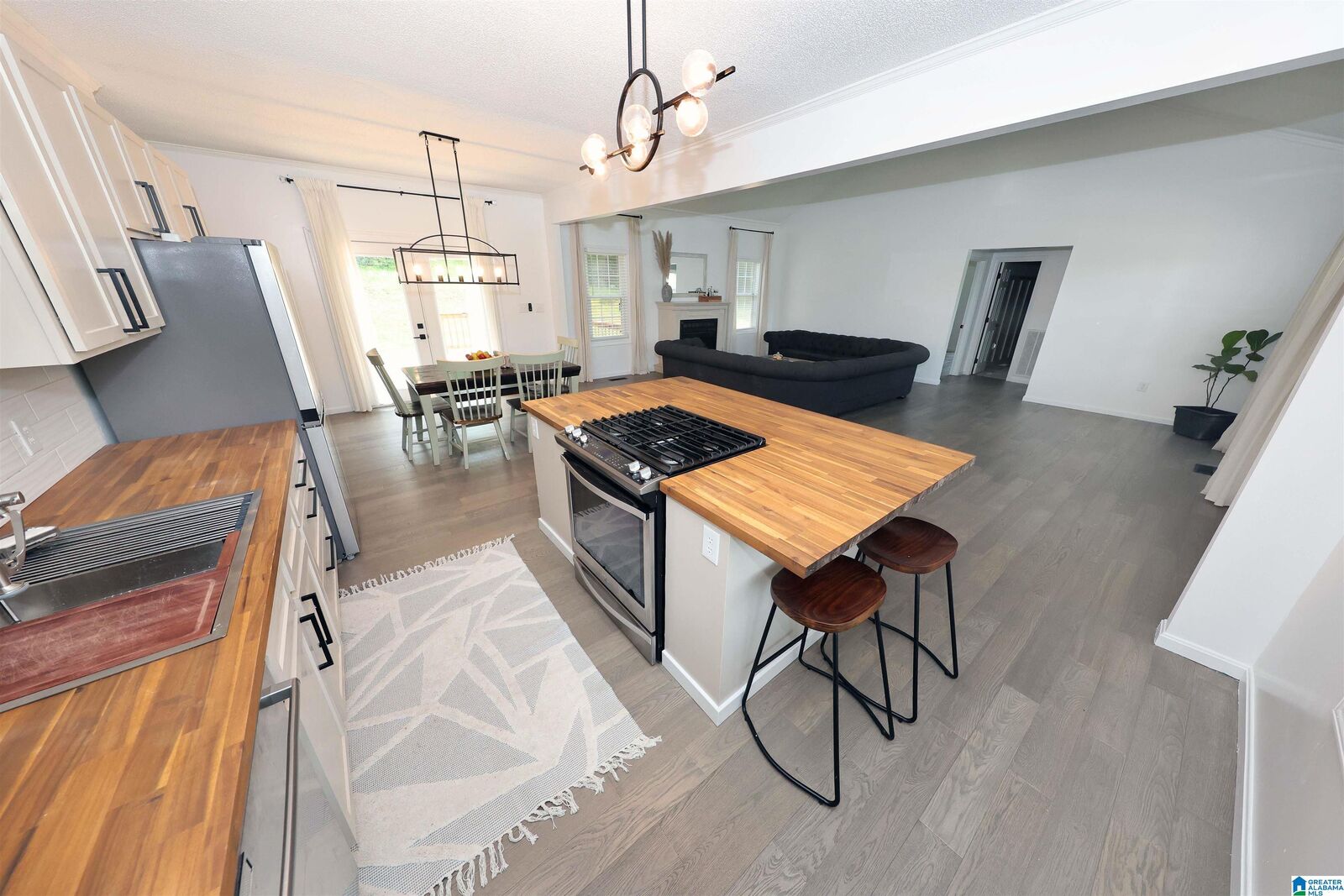 Property Photo:  423 Gate 3 Road  AL 36206 