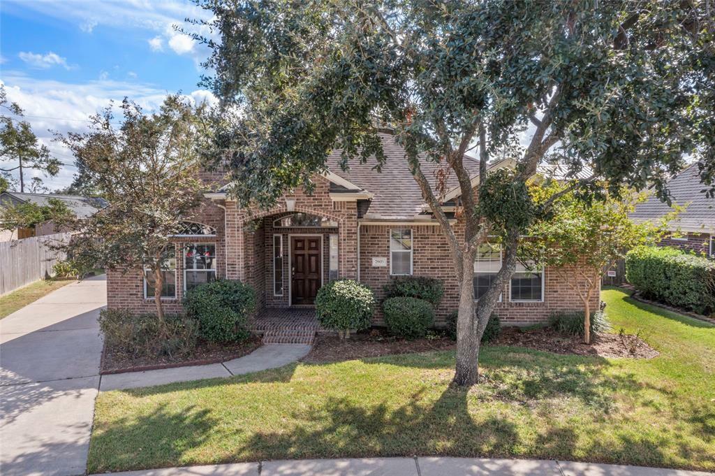 Property Photo: 7903 S Wellington Court TX 77055
