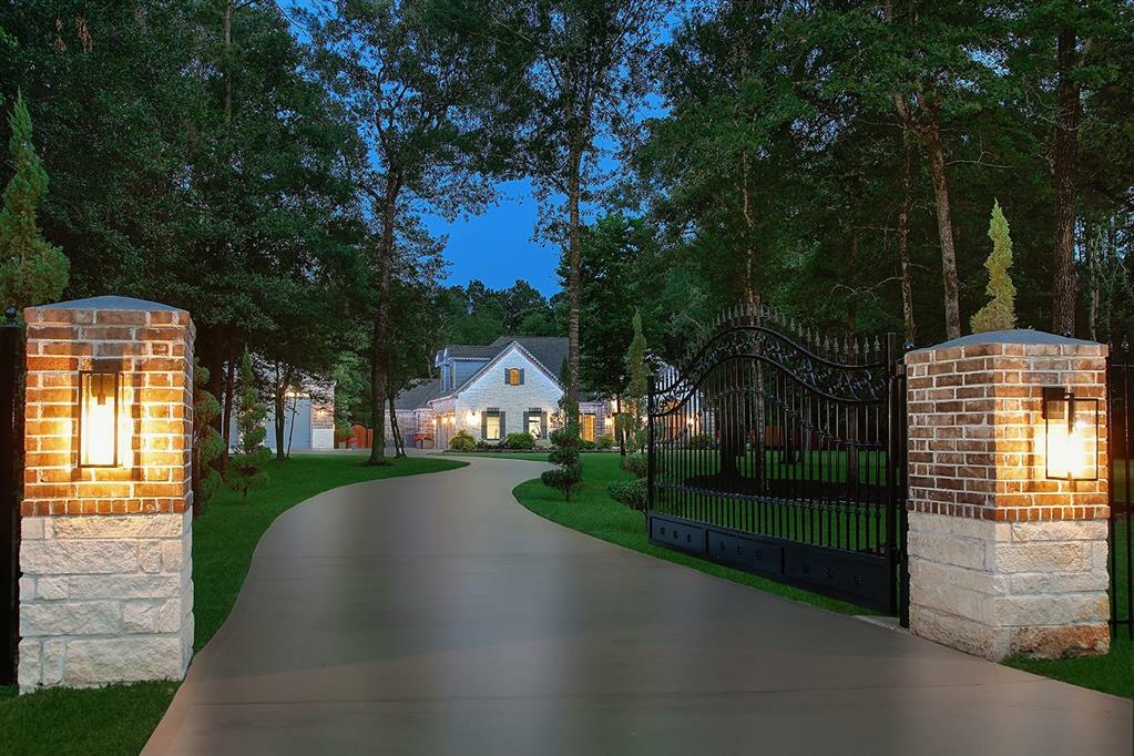Property Photo:  16572 Stonecrest Drive  TX 77302 