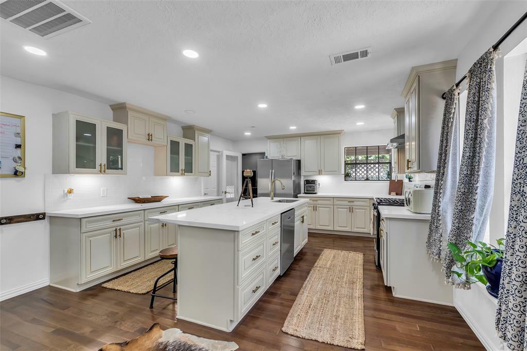 Property Photo: 1710 Hill Top Lane TX 77339