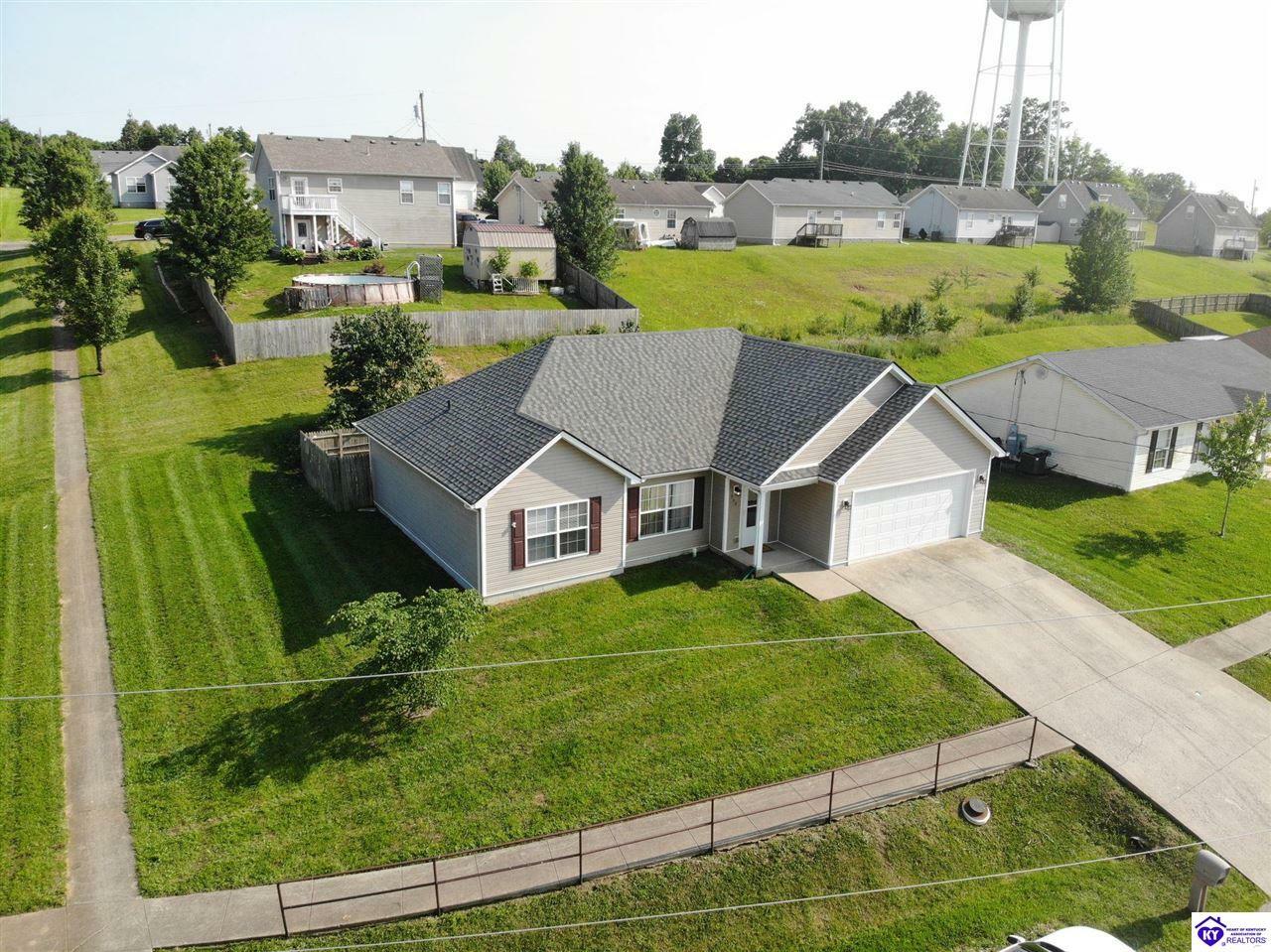 Property Photo: 100 Derbyshire Court KY 40160