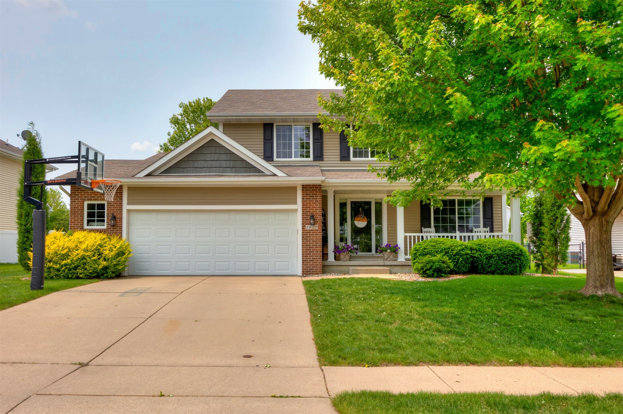 Property Photo:  1820 SE Prairie Creek Drive  IA 50263 