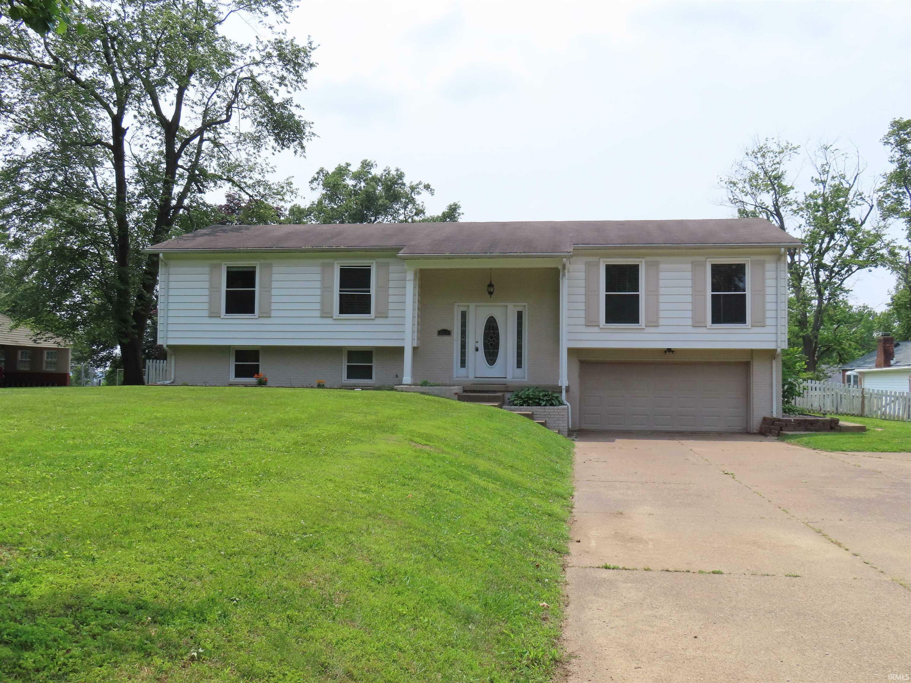 Property Photo: 3910 Stringtown Road IN 47711