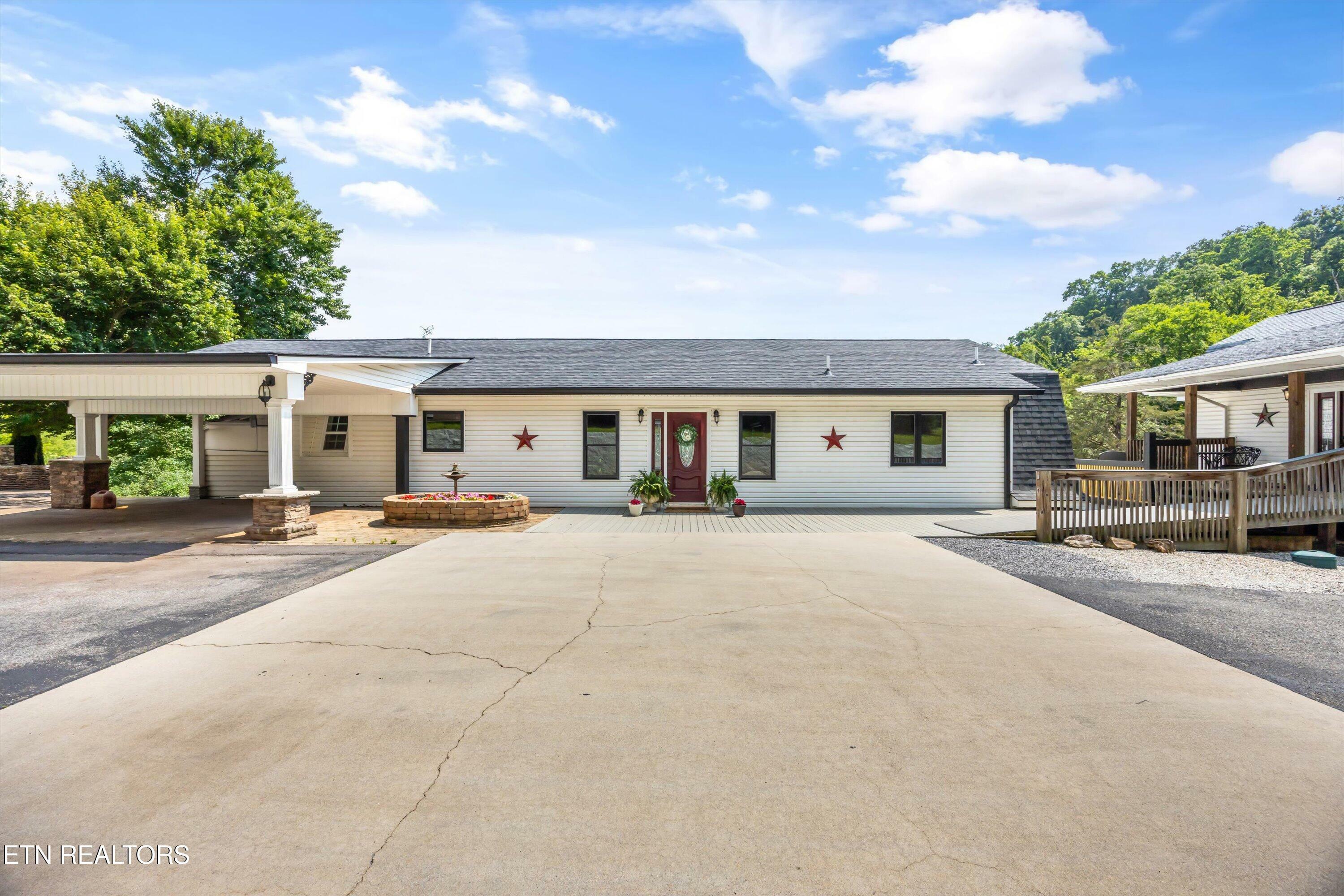 Property Photo: 7075 Sinking Creek Rd TN 37742
