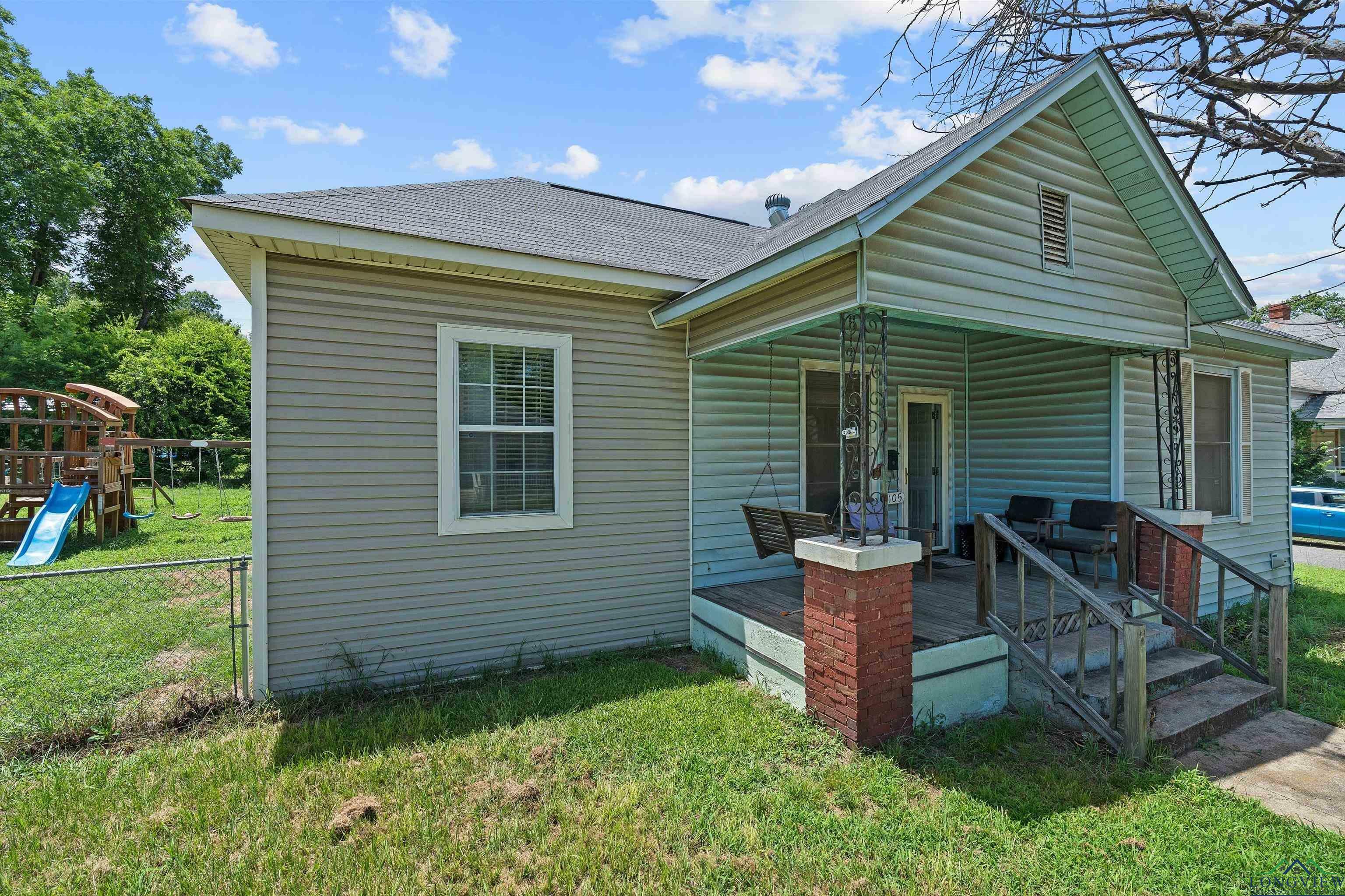 Property Photo:  1105 N Bolivar  TX 75670 
