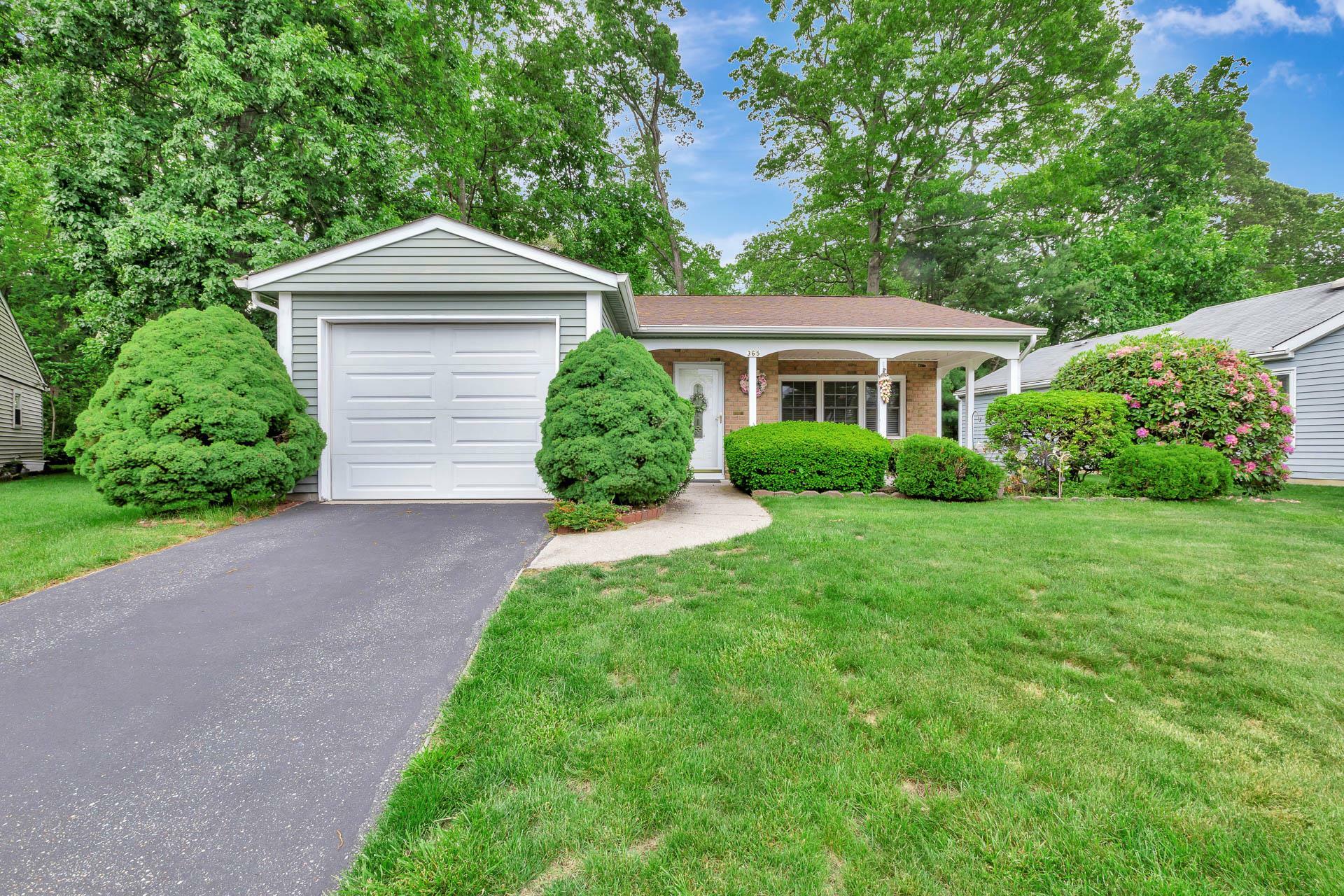 365 Sheffield Court  Ridge NY 11961 photo