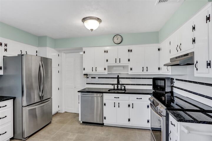 Property Photo:  275 Kerry Street  NY 11741 