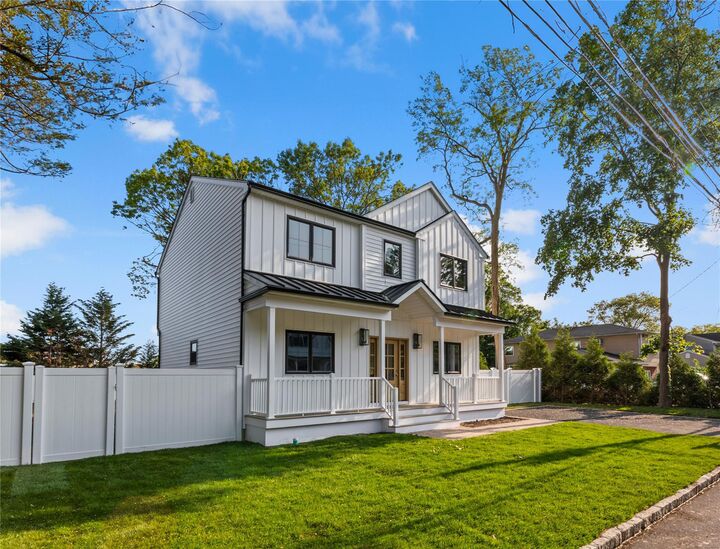 Property Photo:  206 Muriel Street  NY 11741 