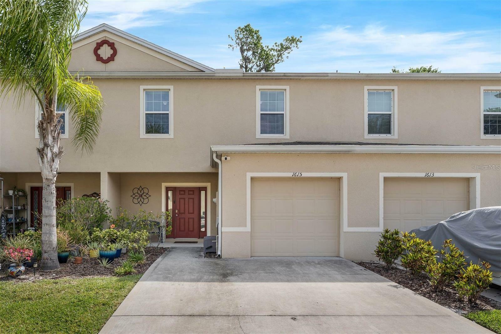 Property Photo: 1615 Primo Court FL 32117