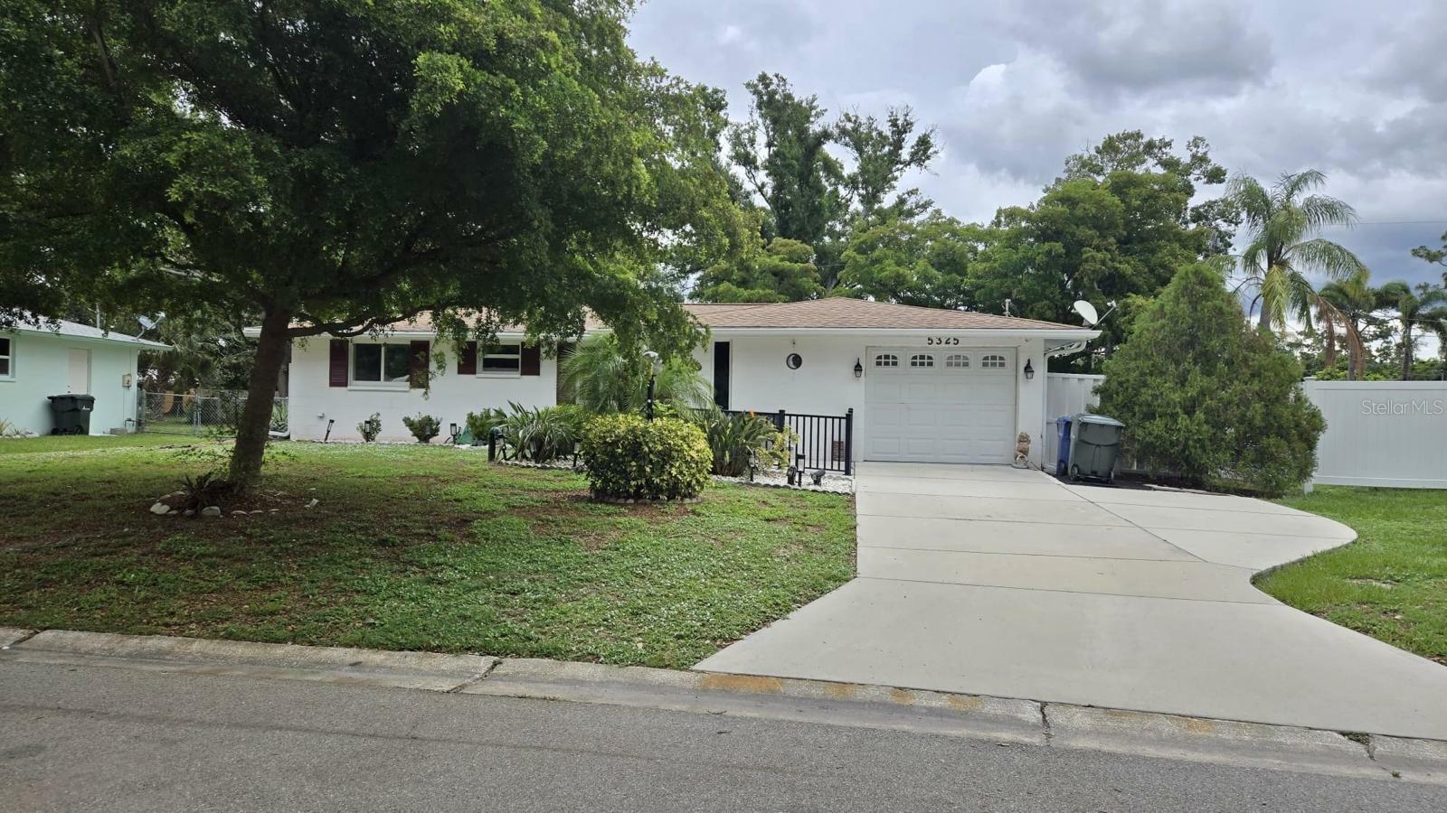 Property Photo: 5325 Murdock Avenue FL 34231