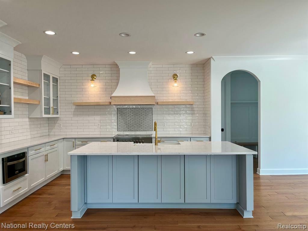 Property Photo: 1125 Sutherland Street MI 48170 2072