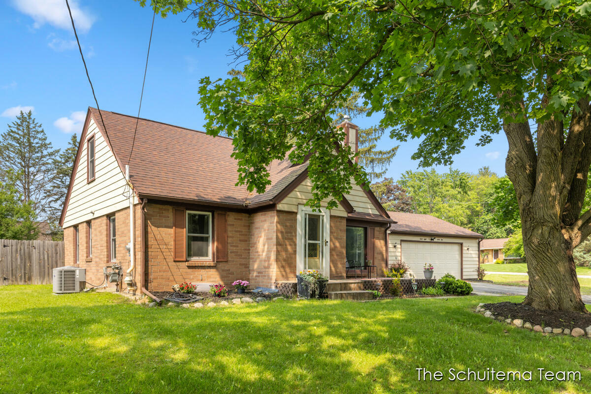 4865 Aylesworth Street SE  Grand Rapids MI 49546 photo