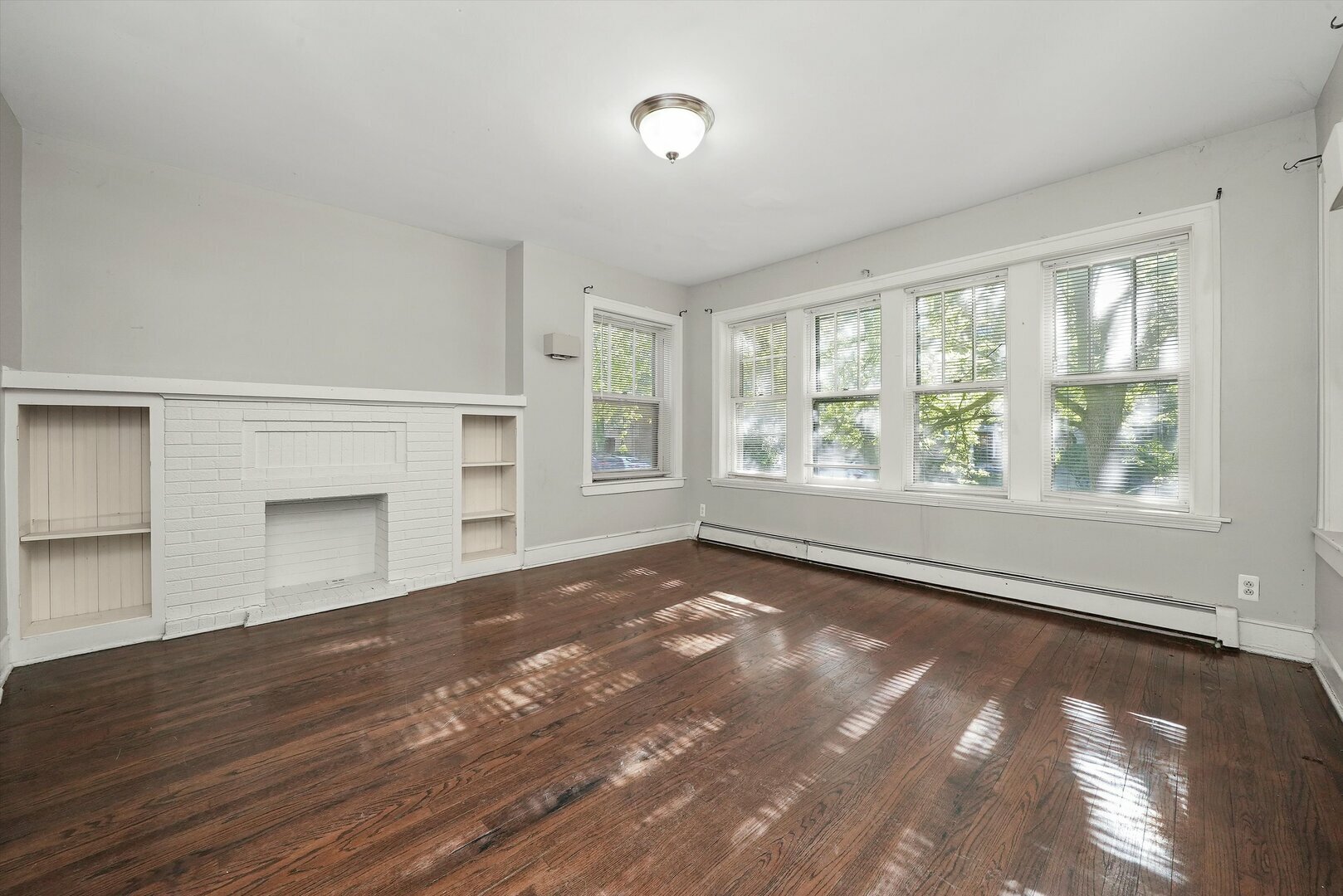 Property Photo: 6131 N Rockwell Street IL 60659