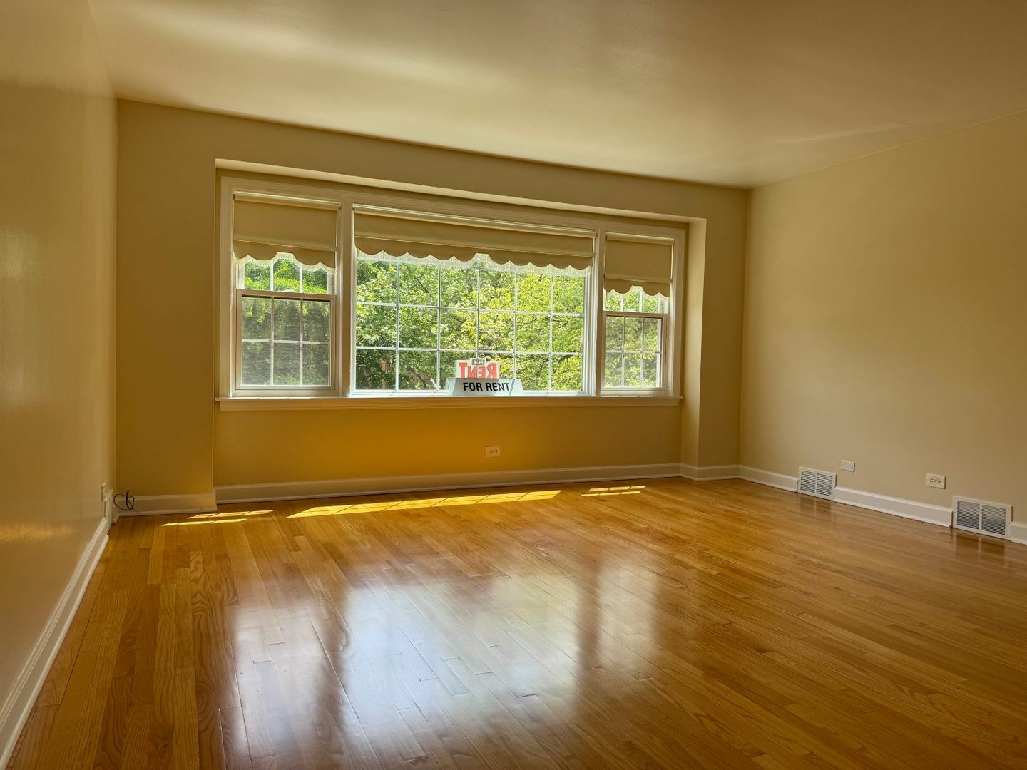 Property Photo: 5534 N Campbell Avenue 2 IL 60625