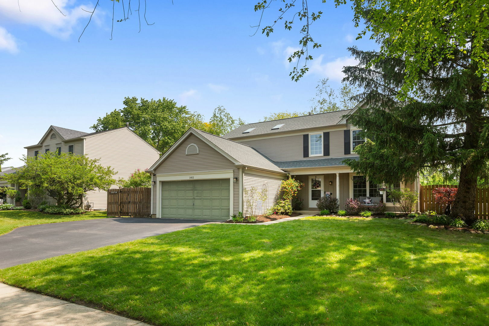 Property Photo: 1411 Yosemite Parkway IL 60102
