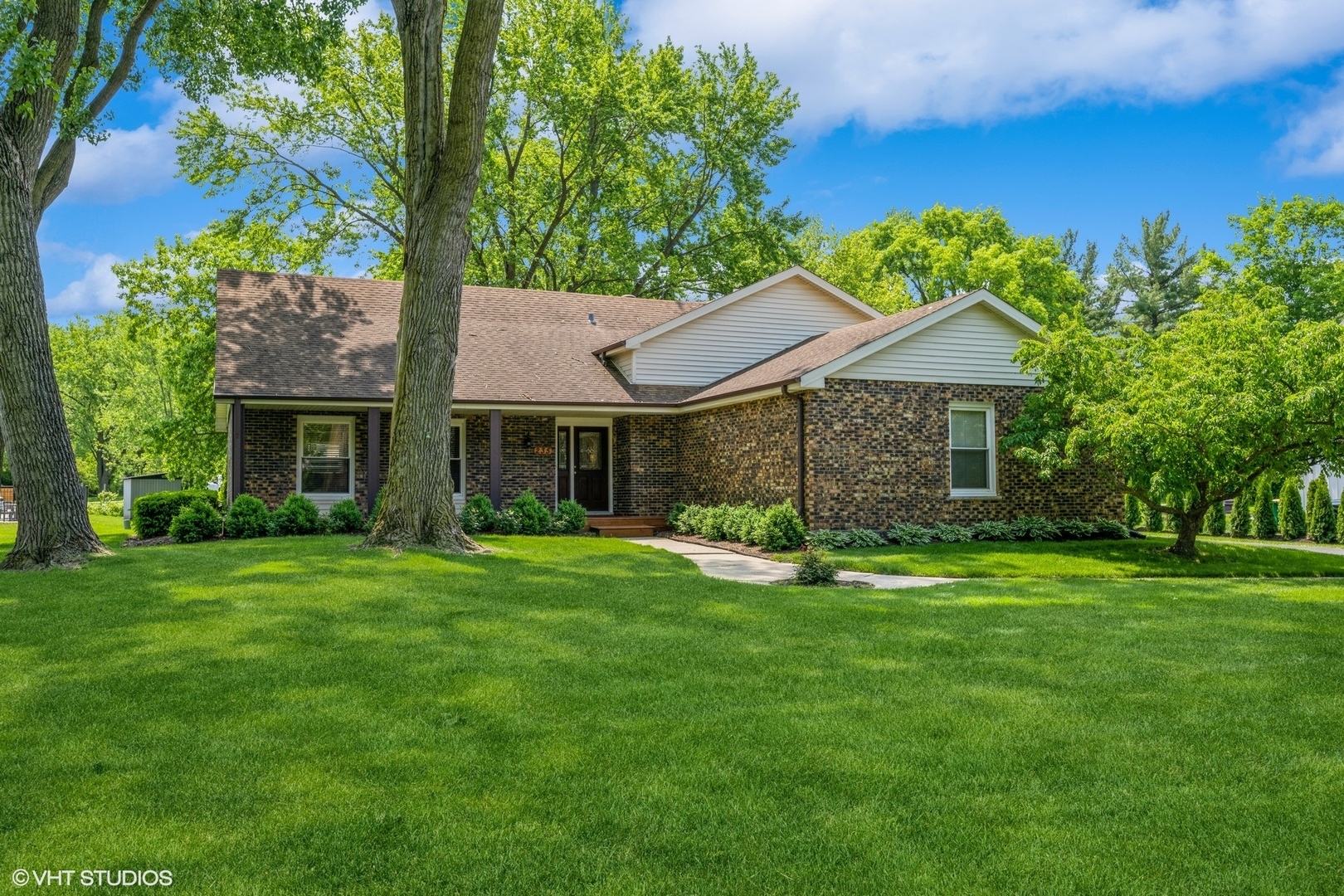 Property Photo: 235 Stratford Lane IL 60010