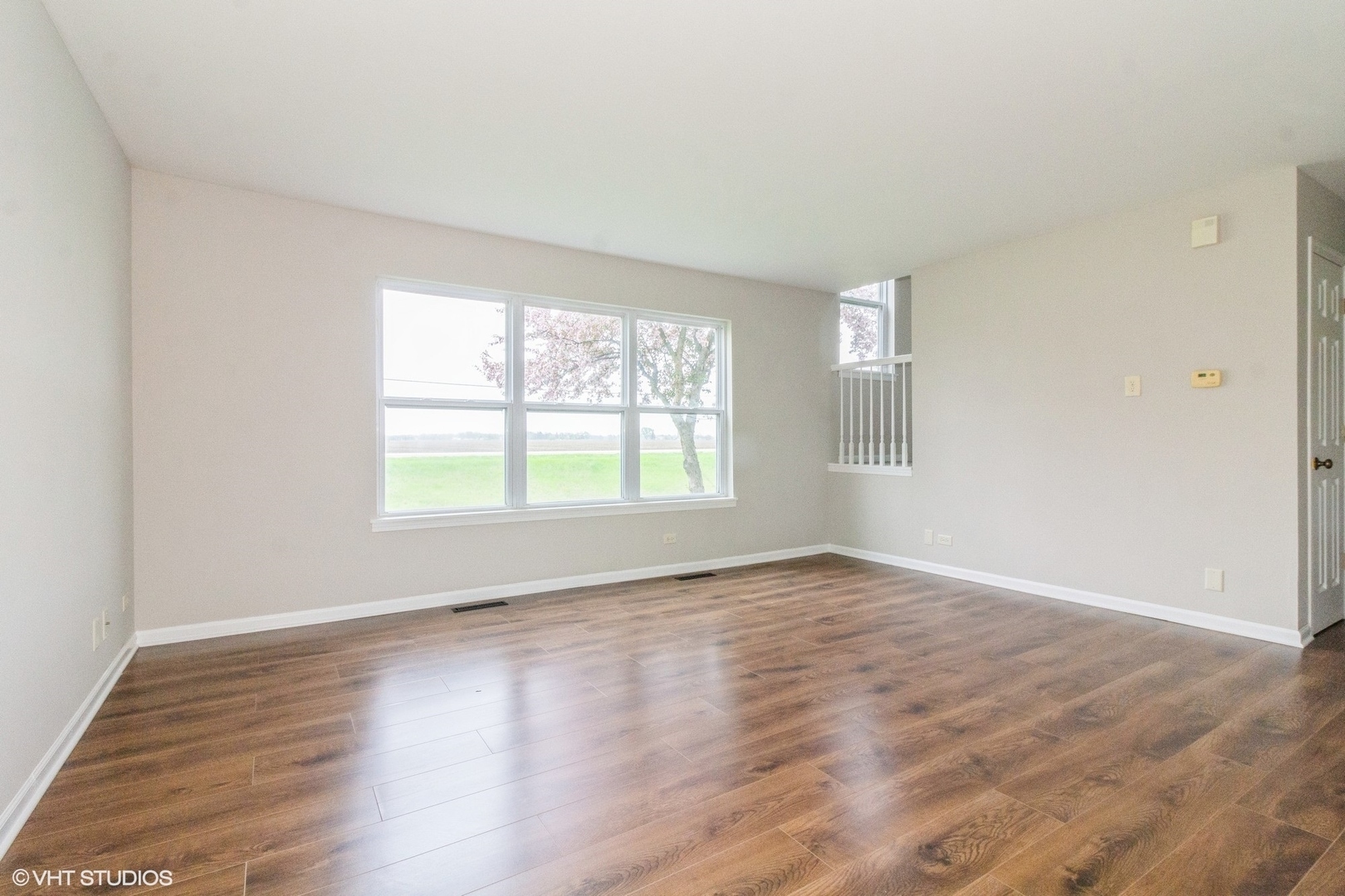 Property Photo:  913 Village Court 913  IL 60152 