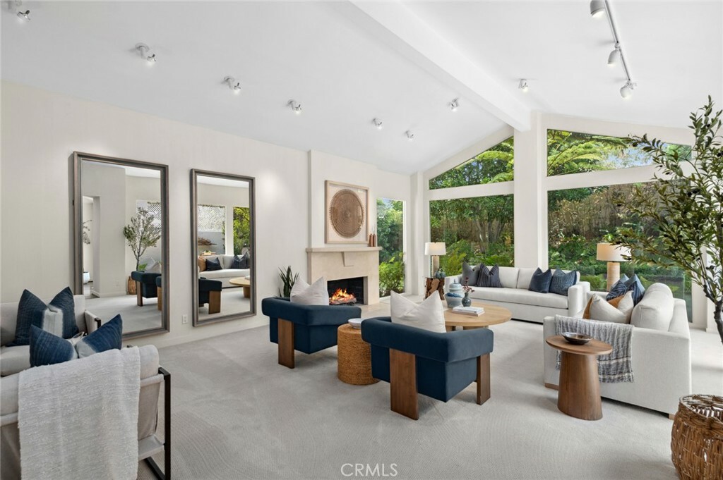 Property Photo:  6 Rue Marseilles  CA 92660 