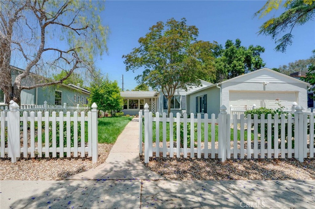 Property Photo:  11653 Weddington Street  CA 91601 