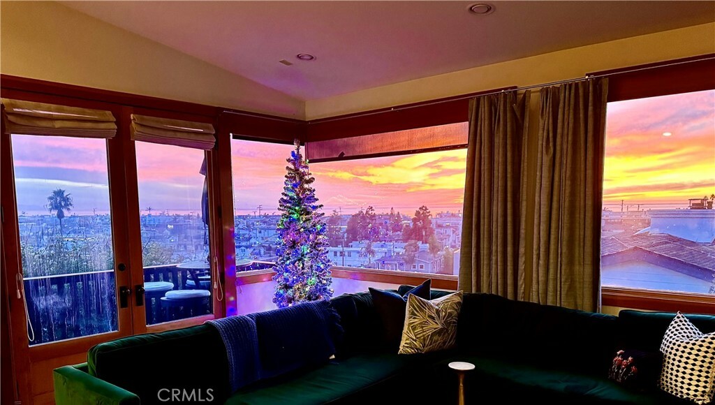 Property Photo: 624 6th Street CA 90266