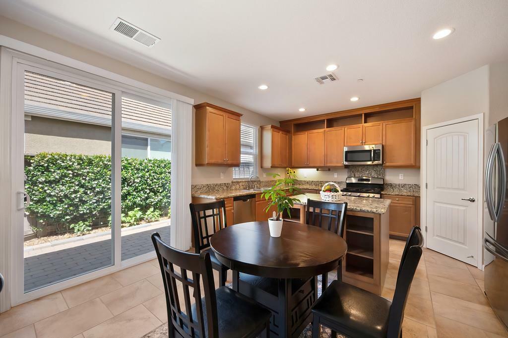 Property Photo: 7436 Chatterton Way CA 95829