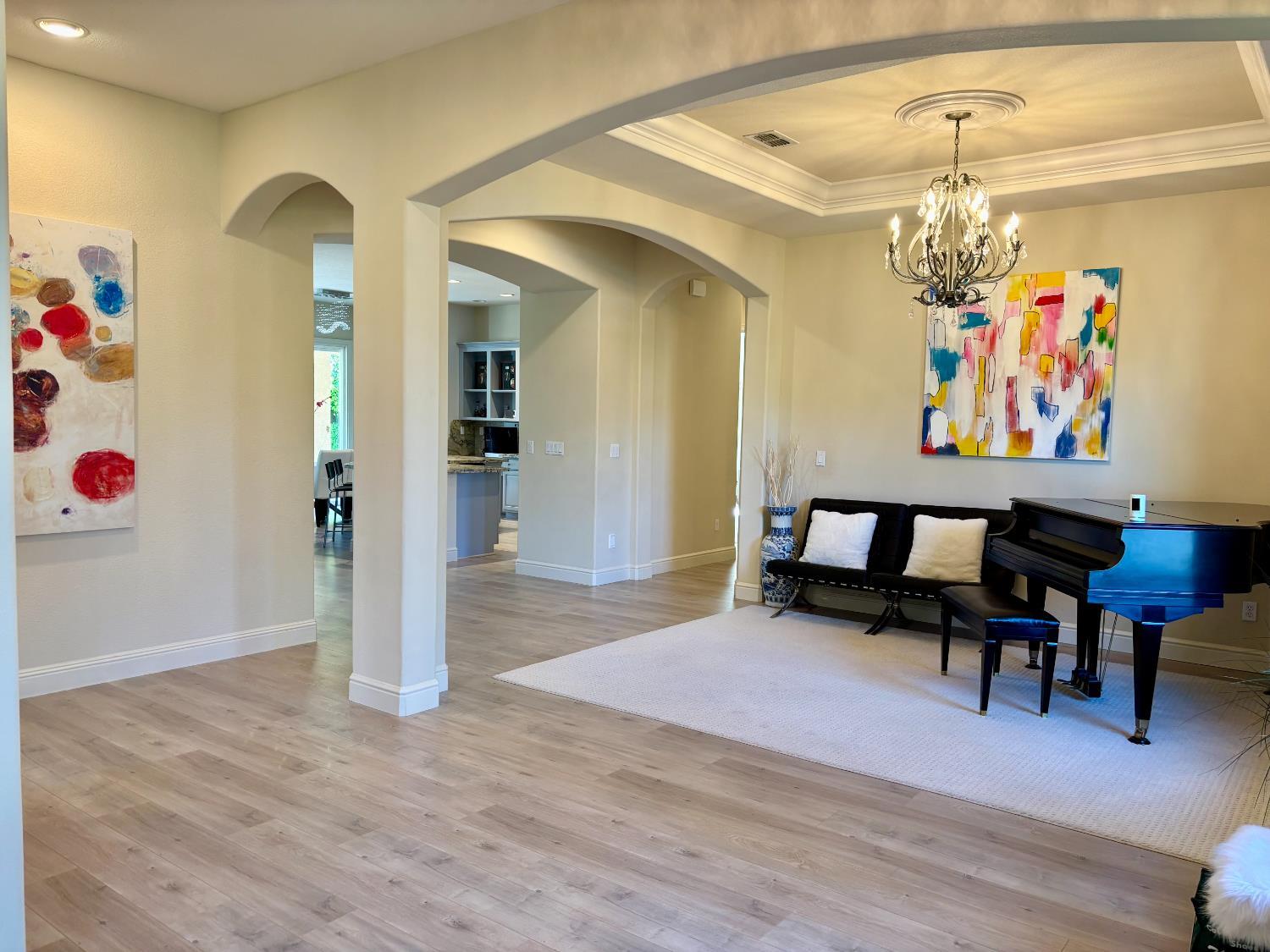 Property Photo: 1433 Oak Hill Way CA 95661